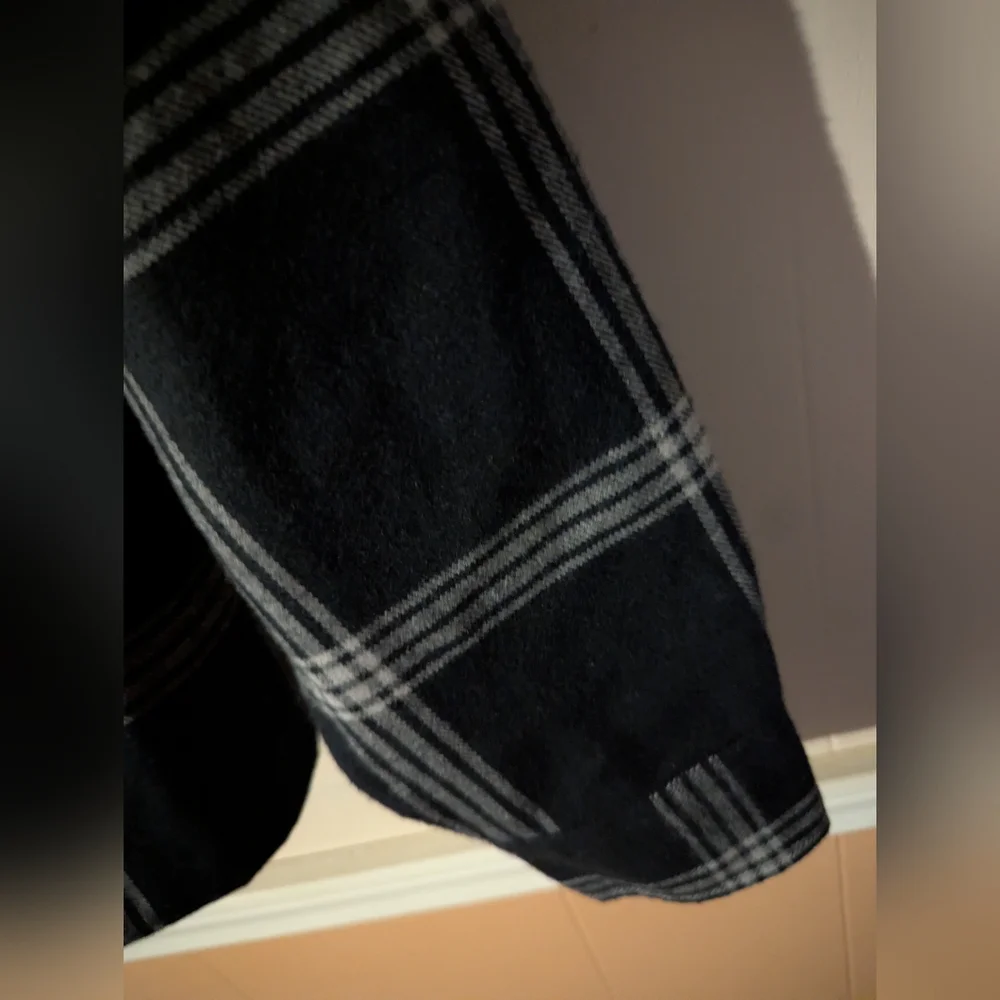 Free Planet Black and Gray Plaid Flannel Overshirt Men's Size M Long Sleeve - Picture 3 of 10